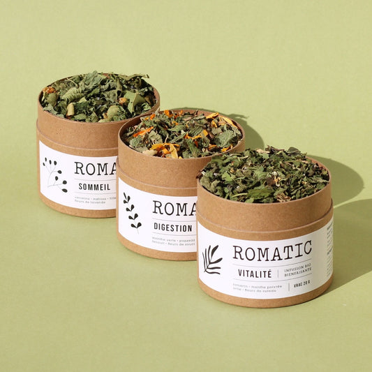 Coffret 3 infusions Les Essentielles – photo lifestyle boites ouvertes sur table