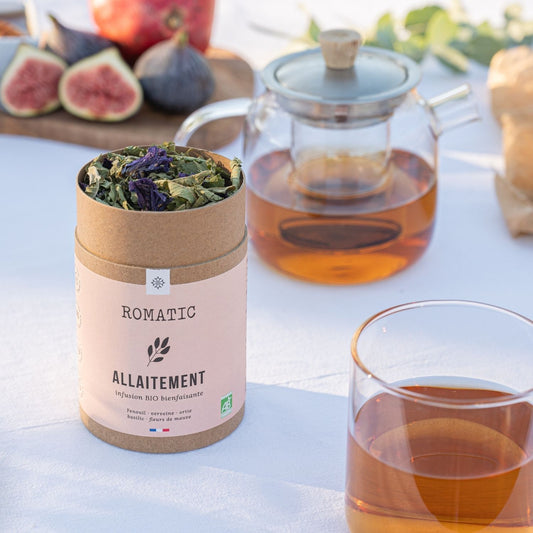 Infusion Allaitement bio – vue lifestyle avec boîte ouverte et tasse d'infusion
