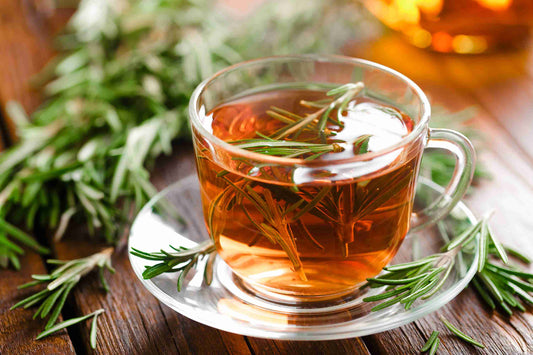 Tasse de tisane de romarin
