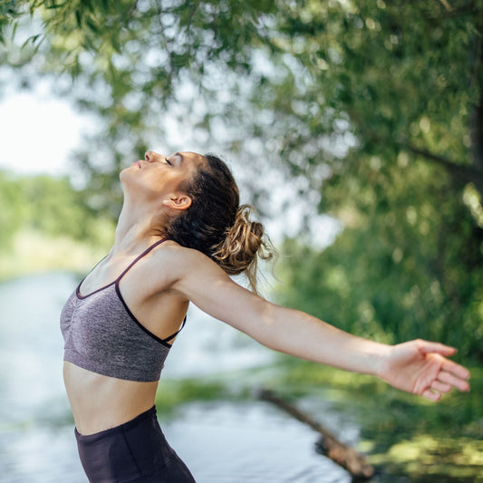 Femme en pleine forme en extérieur