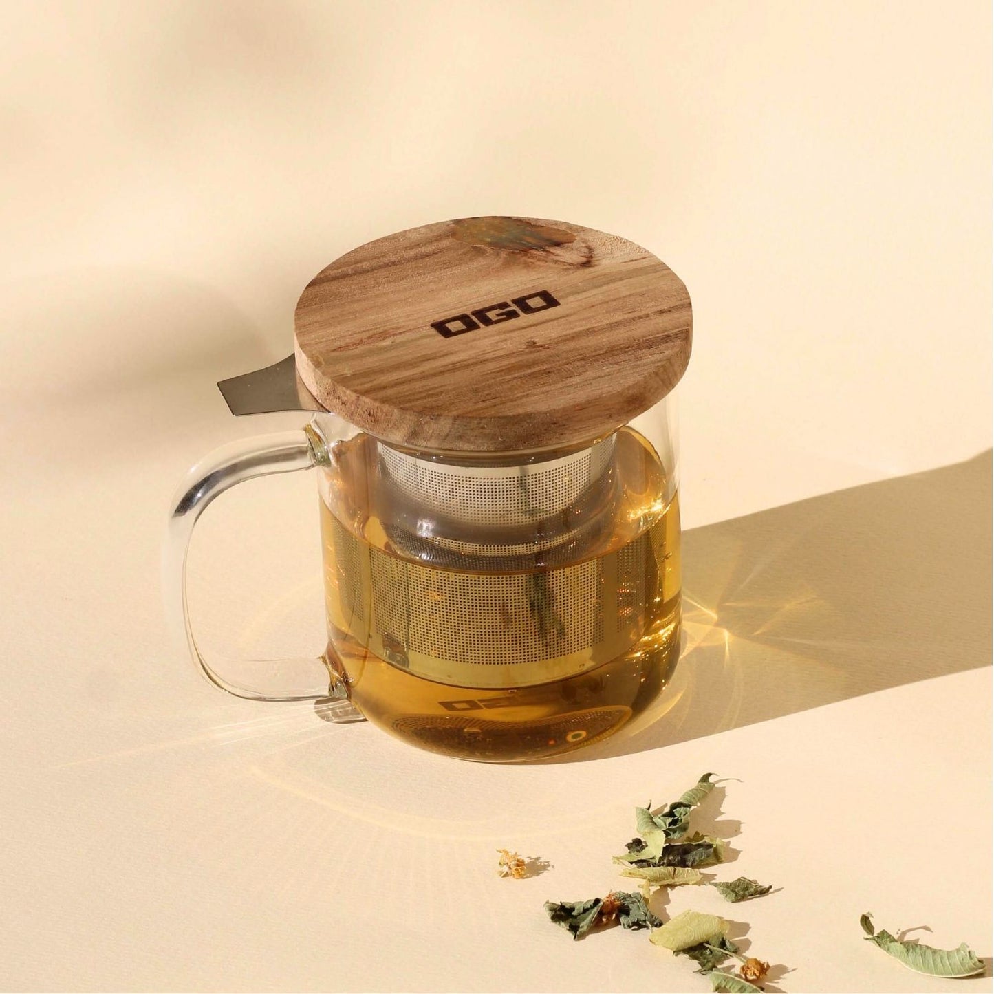 Tisanière en verre avec filtre intégré – photo du produit rempli