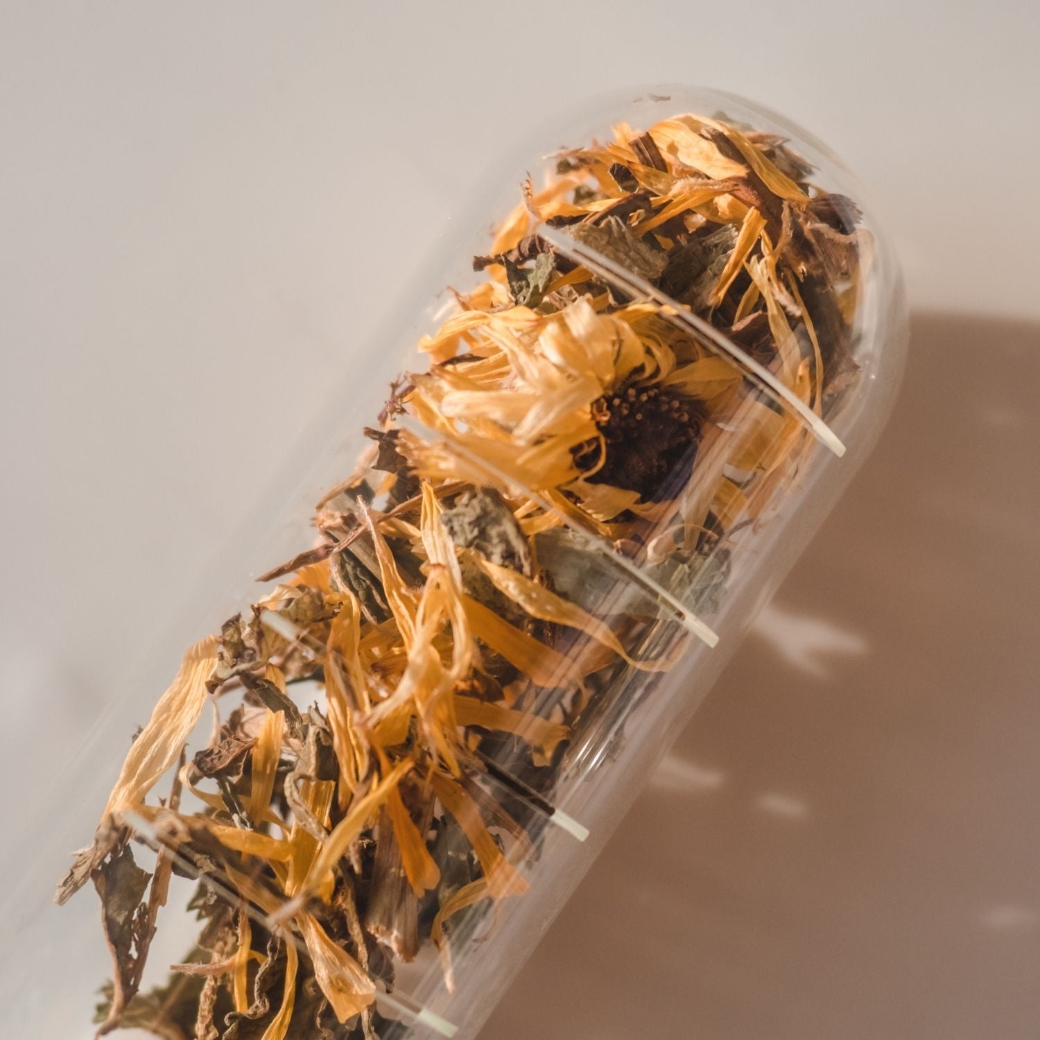 Infuseur en verre – photo en gros plan