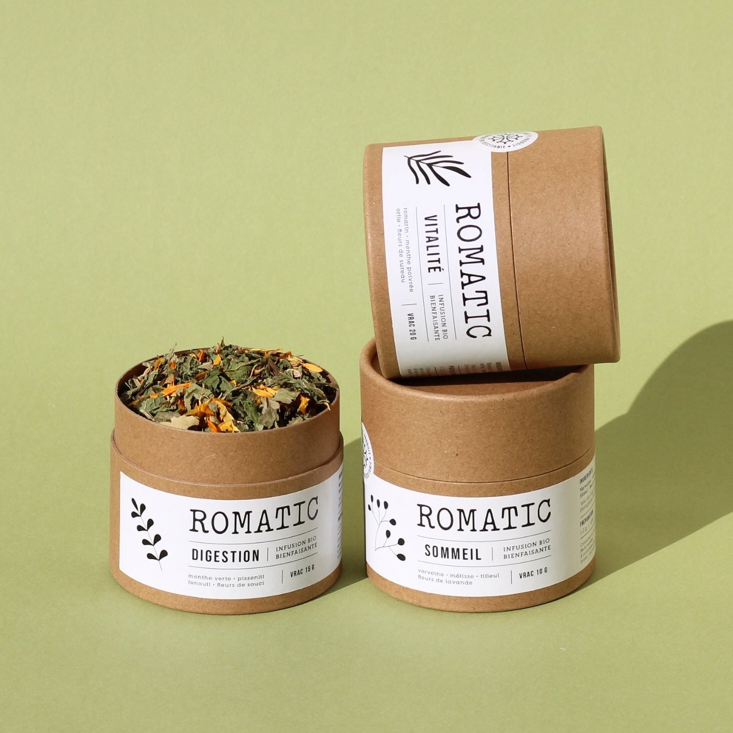 Coffret 3 infusions Les Essentielles – photo lifestyle sur table